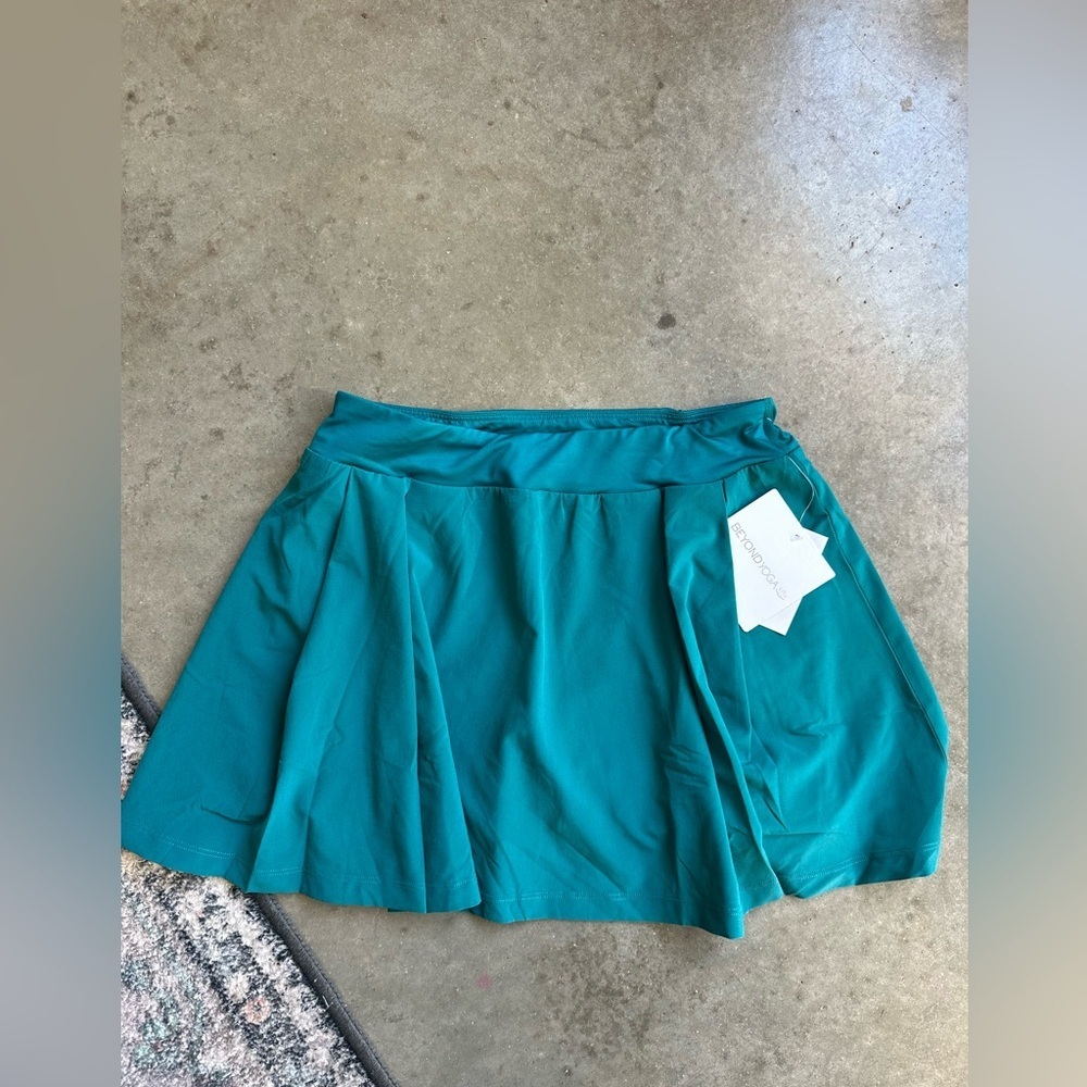 Beyond yoga teal pleated skort small nwt